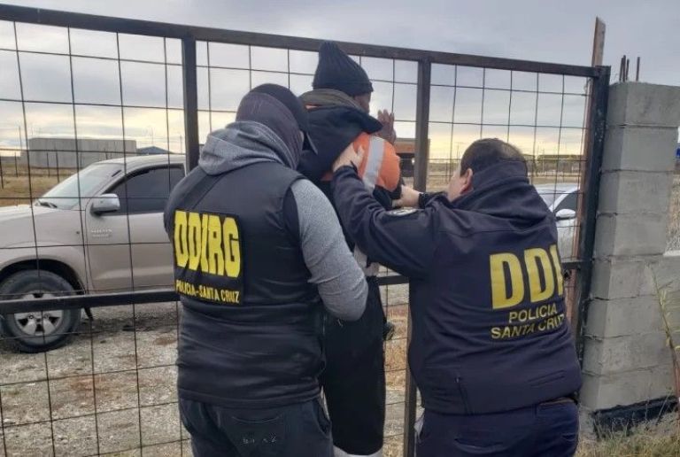 Un hombre fue asesinado de una puñalada y su excuñado está detenido