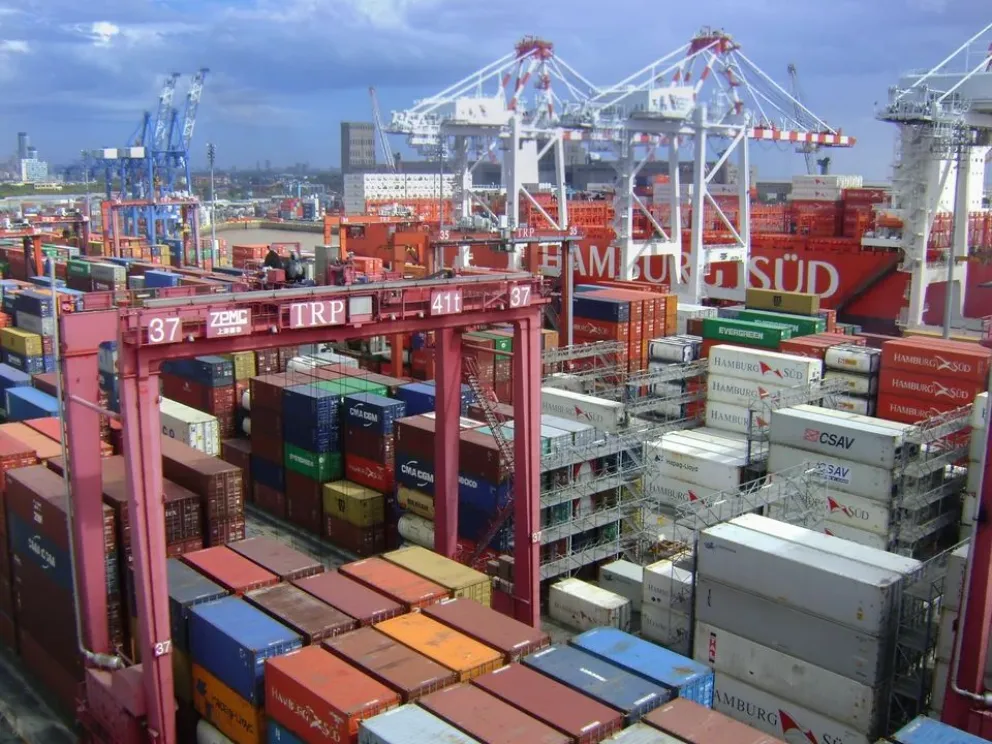 Caputo anunció que se eliminarán los derechos de exportación a productos industriales