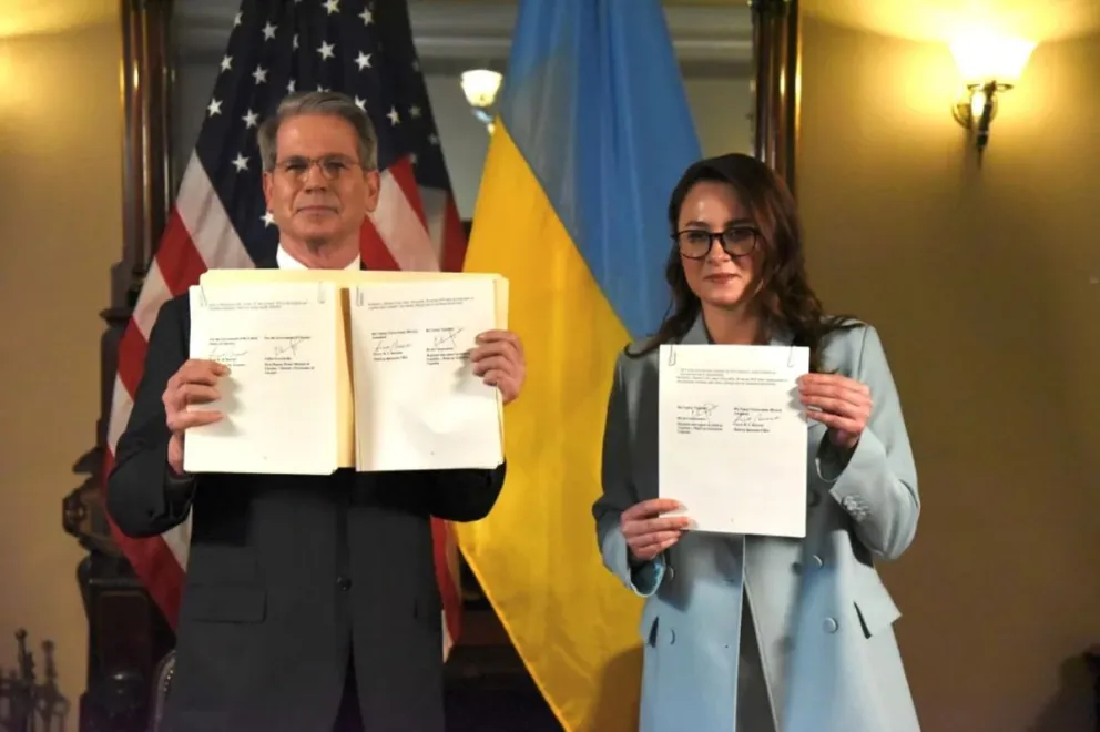 Ucrania y Estados Unidos firman acuerdo histórico para la reconstrucción