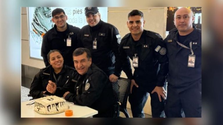 Un jefe de turno de la PSA se jubiló luego de mas de 30 años de servicio.