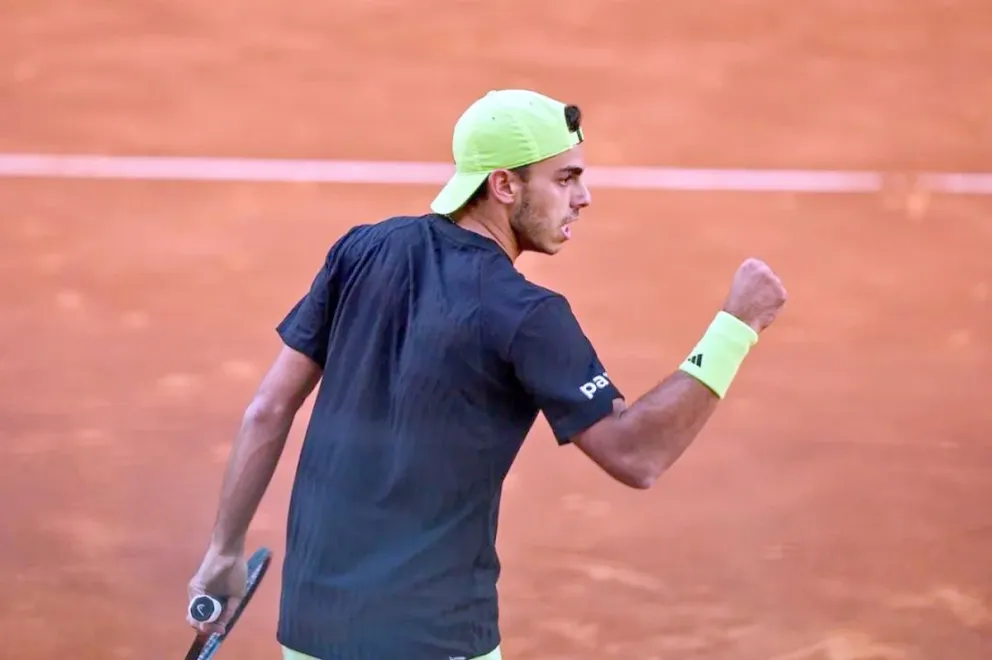 Cerúndolo le ganó un partidazo a Mensik y avanzó a semis