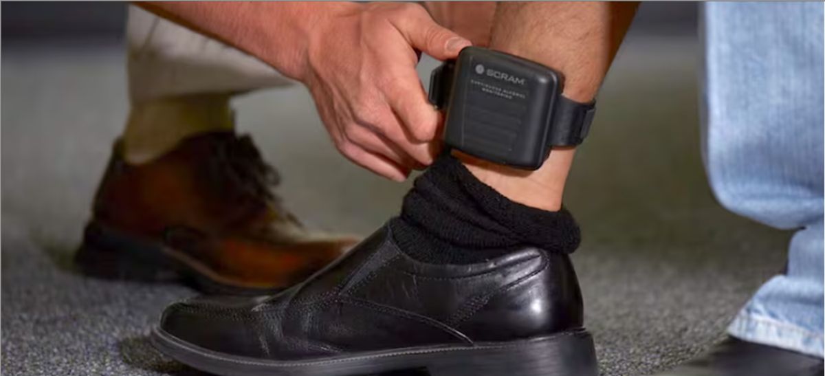 Un delincuente rompió la tobillera, se fugó, y ahora vuelve a prisión domiciliaria