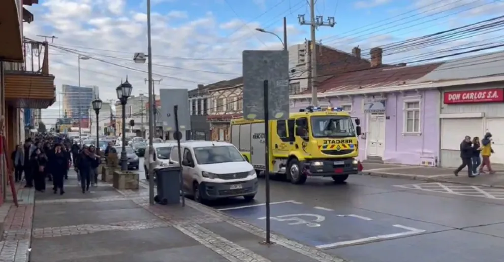 Alerta por tsunami en el sur de Chile tras un fuerte sismo en el Estrecho de Magallanes