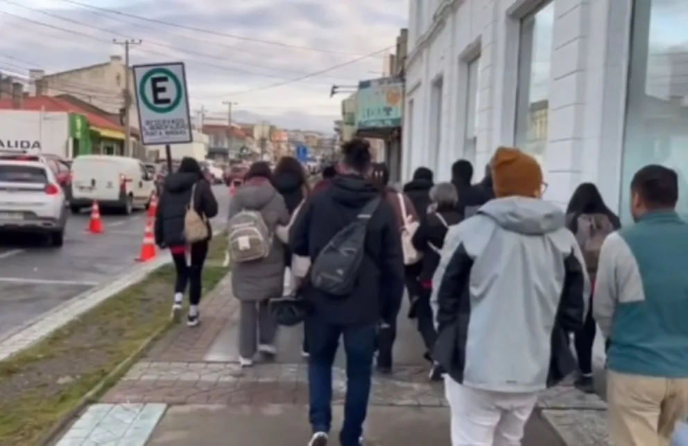 Evacuación en Punta Arenas y cierre de pasos fronterizos 
