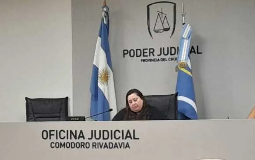 Jueza advierte que liberará a preso con 18 causas si no recibe tobillera electrónica para reemplazar la que este rompió para escaparse