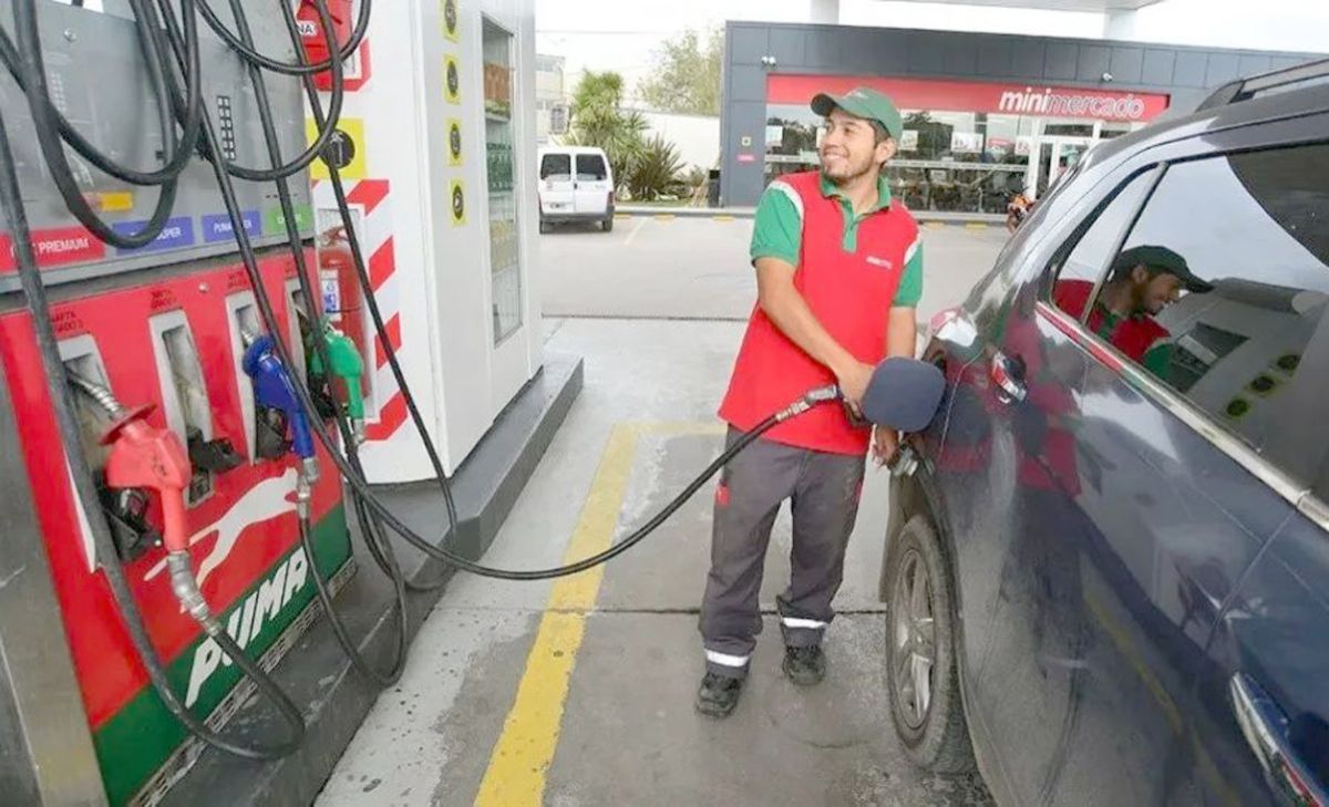 Las petroleras bajaron los precios de la nafta y se alinearon con YPF