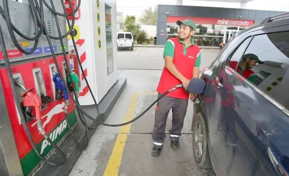 Las petroleras bajaron los precios de la nafta y se alinearon con YPF