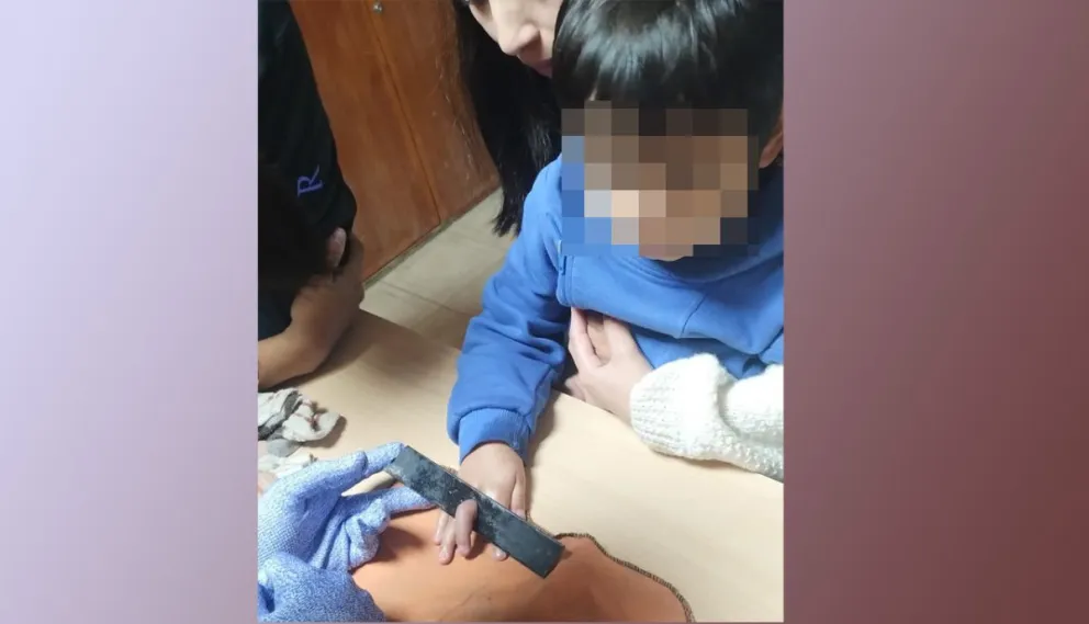 Intervención solidaria de los Bomberos: rescataron a un niño con el dedo atrapado