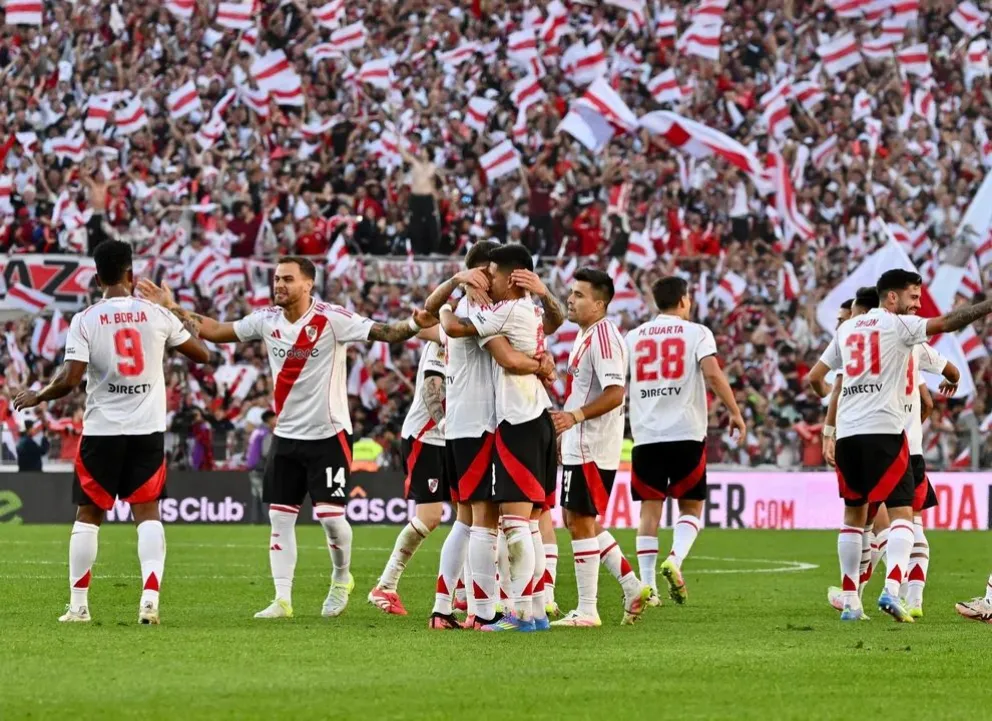 River recibe a Vélez en el Monumental en búsqueda del segundo lugar de la Zona B