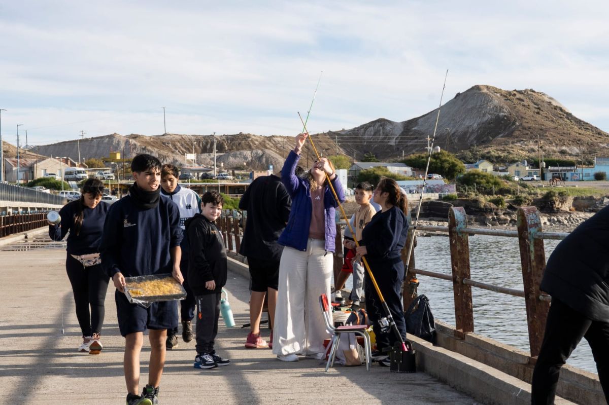 Adolescentes de La Esquina vivieron una jornada de pesca en Caleta Córdova
