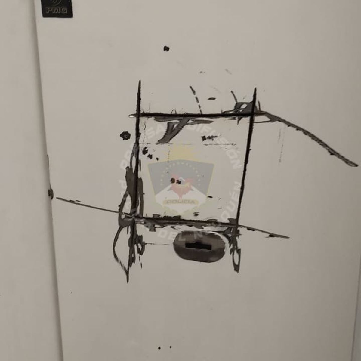 Maniató a playeros, se hizo pasar por empleado e intentó abrir la caja fuerte