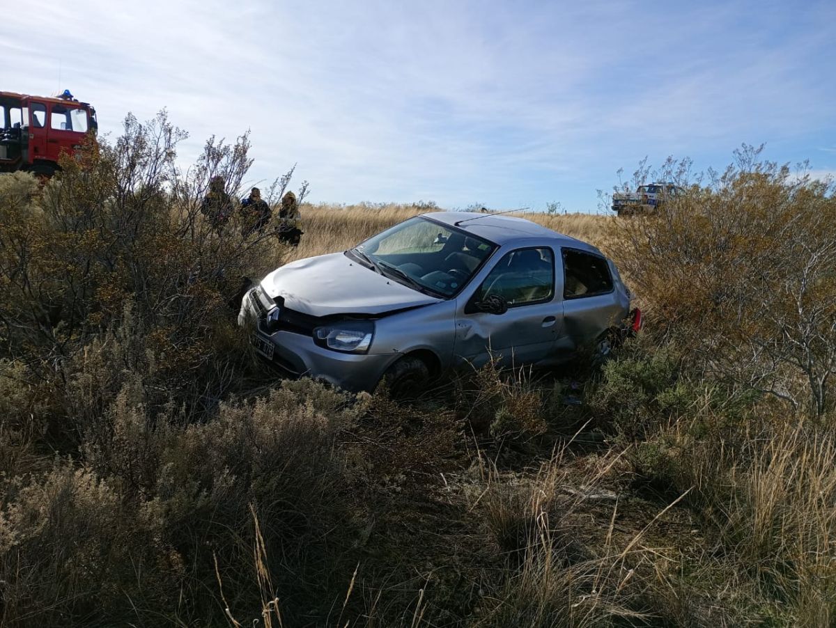 Volcó un auto en la ruta a Gaiman y su conductora fue trasladada al hospital 
