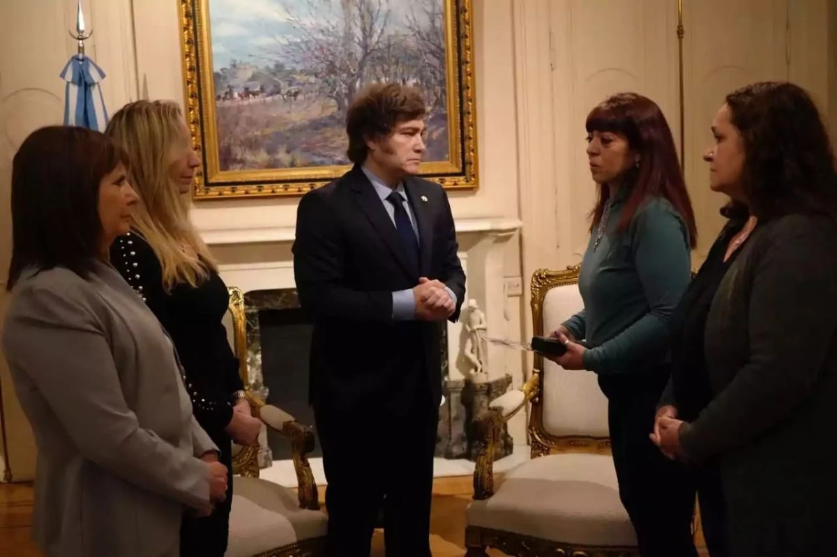 “Al Valor del Ciudadano”: El Gobierno condecora a Luca Aguilar, el joven delivery asesinado por defender a un vendedor ambulante en Moreno  