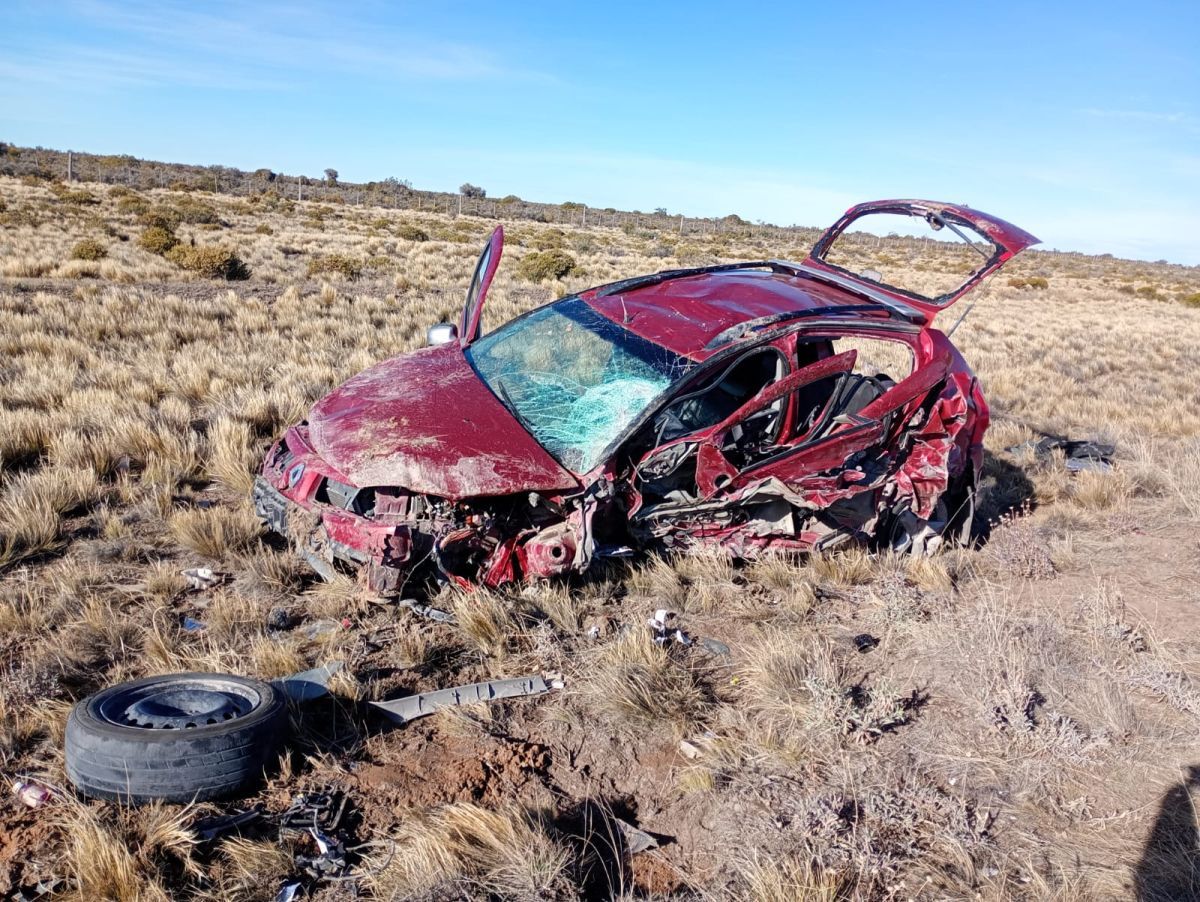 Una persona resultó con lesiones leves en un accidente en Ruta N° 3 cerca de Camarones