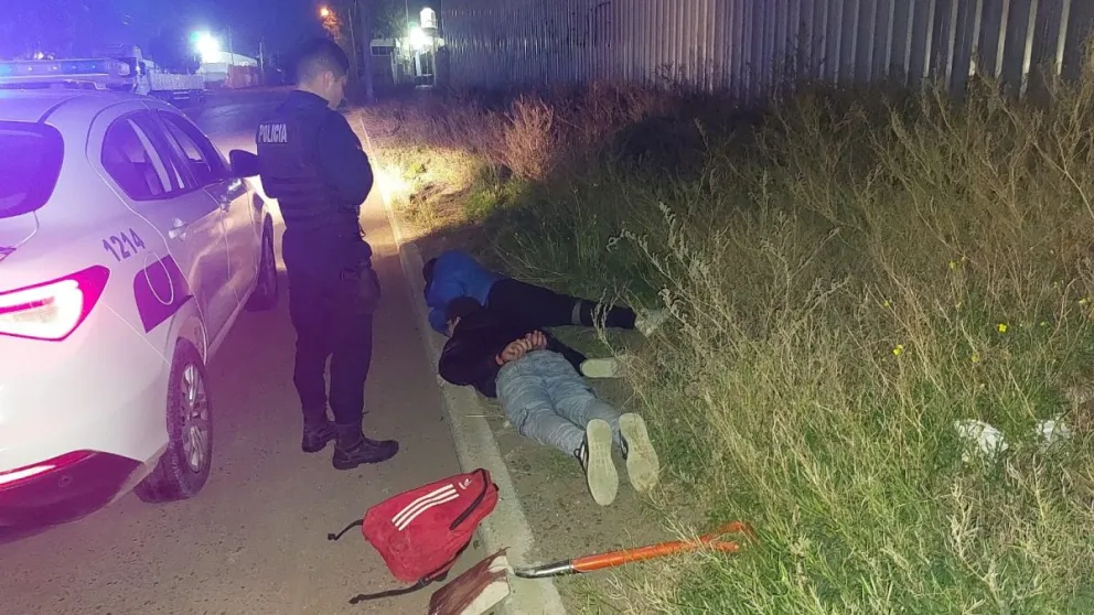 Intentaron robar herramientas de una empresa y fueron detenidos