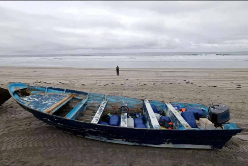 Al menos tres muertos tras el vuelco de una lancha: investigan si eran migrantes