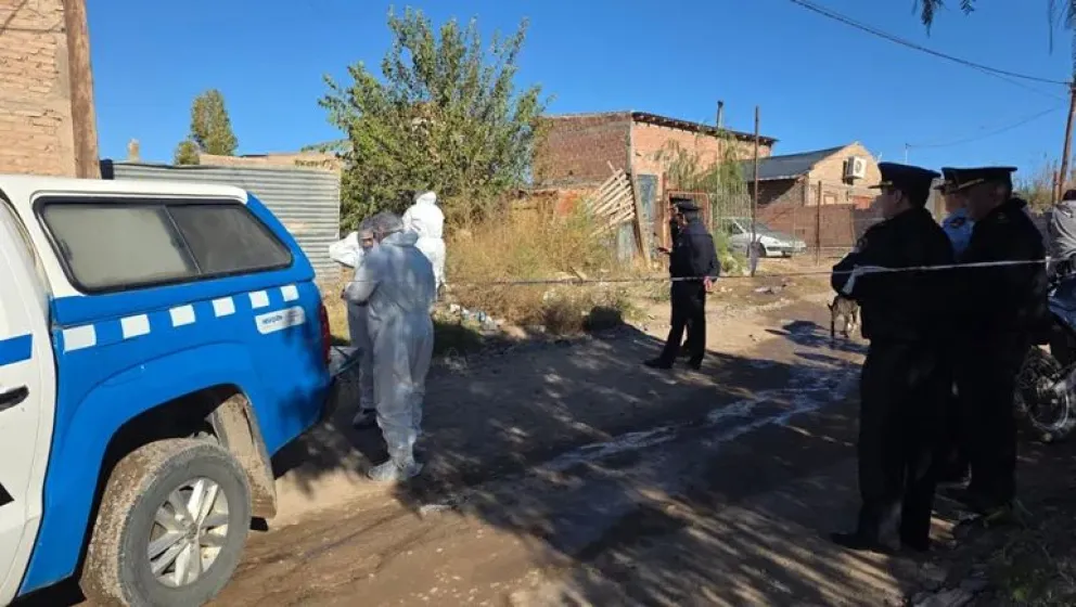 Escalofriante crimen en Neuquén: mataron a un hombre y su pareja estaba borracha y dormía junto a él