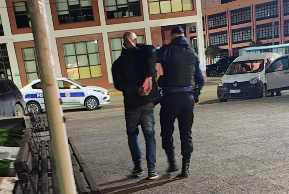 Robó muñecos de colección y lo atraparon en la terminal