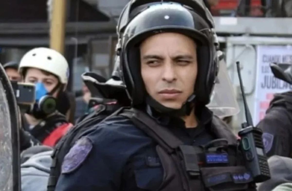 El policía acusado de lanzar gas a una nena en una marcha pidió su sobreseimiento