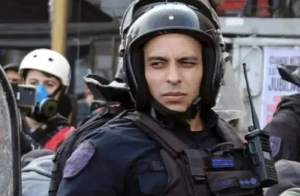 El policía acusado de lanzar gas a una nena en una marcha pidió su sobreseimiento