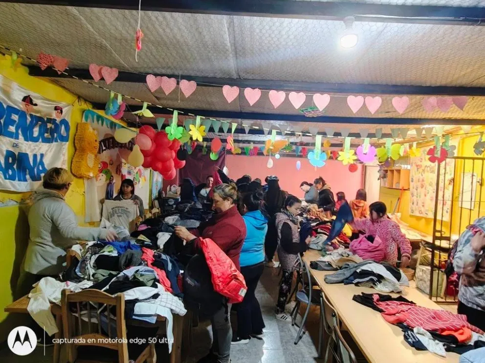 Un merendero lleva adelante una campaña para adquirir ropa de invierno para los mas vulnerables.
