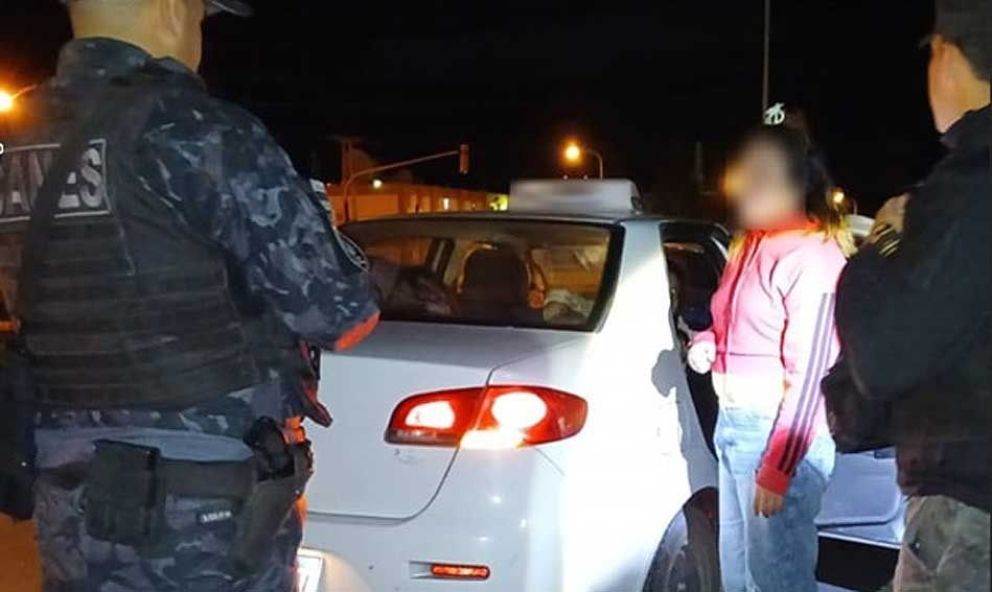 Fue detenida tras mentir su identidad: tenía dos pedidos de captura activos