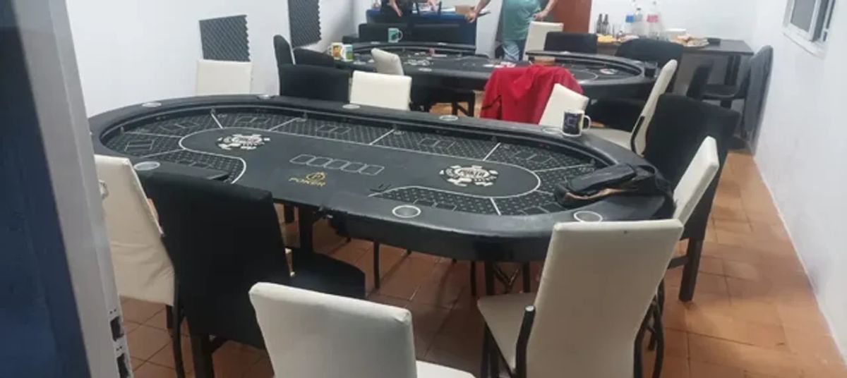 Rosario: allanaron un casino ilegal y detuvieron a diez personas