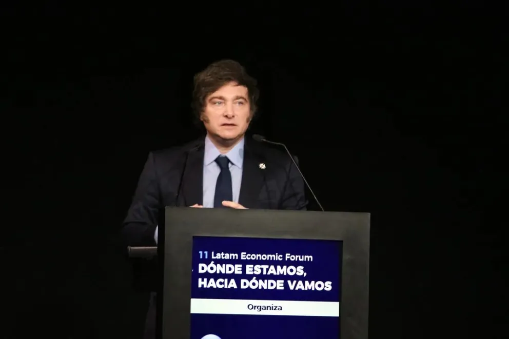 "El peso sigue vigente para pagar impuestos", afirma Milei en el Latam Economic Forum 2025  