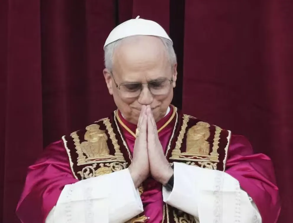 León XIV saludó a periodistas durante su primera audiencia en el Vaticano, donde pidió por la libertad de prensa y el fin de la represión contra reporteros.