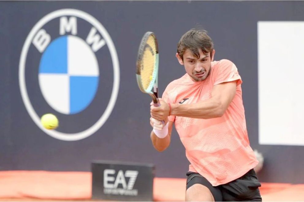 Navone le ganó a Cina y avanzó a la segunda ronda