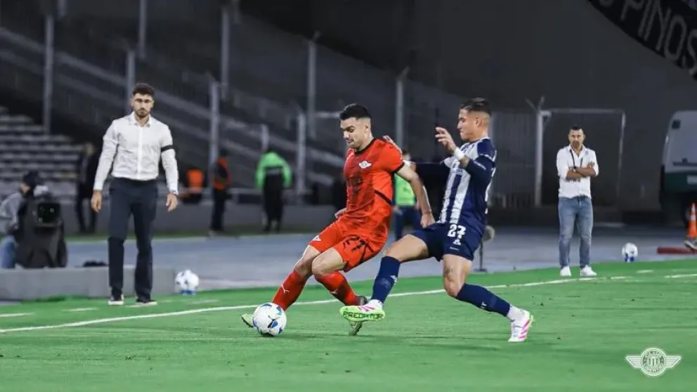 Talleres empató con Libertad y quedó al borde de la eliminación 