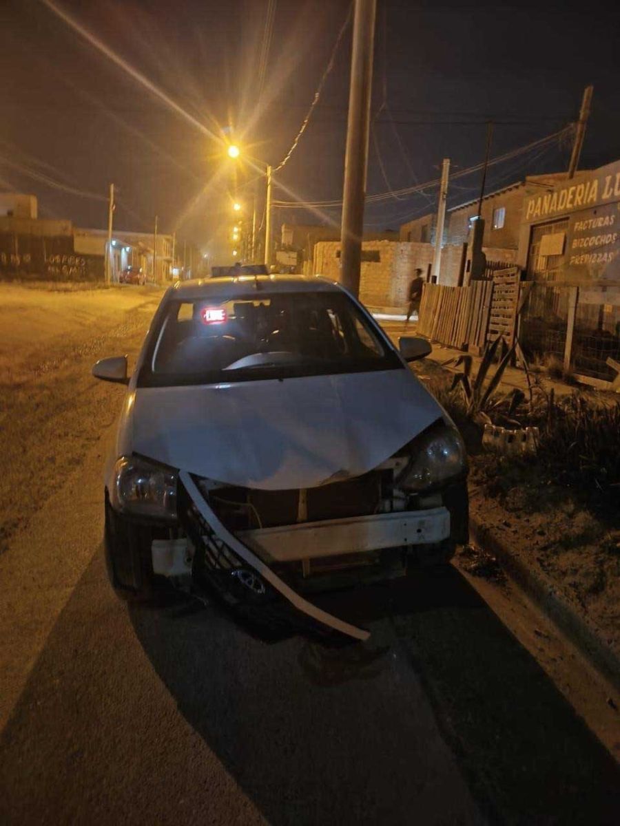 Choque: taxista sin registro se negó al test de alcoholemia y terminó demorado