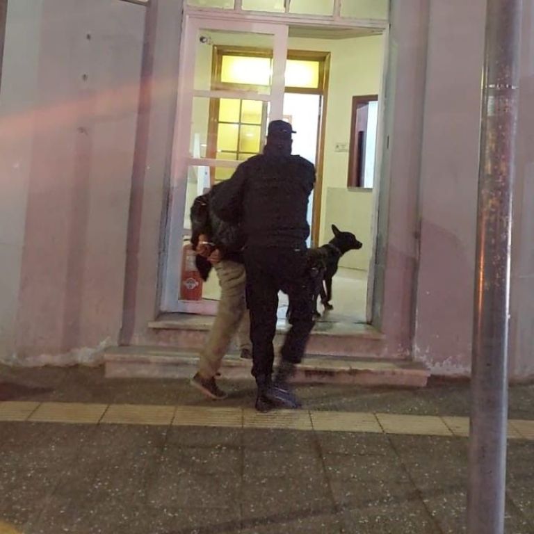 Quiso robar en un local de comidas y terminó detenido