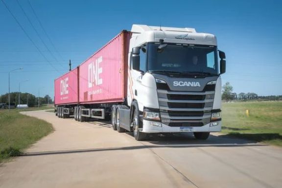 Primer bitren autorizado une el Puerto de Buenos Aires con Zárate, marcando un hito en el transporte de carga