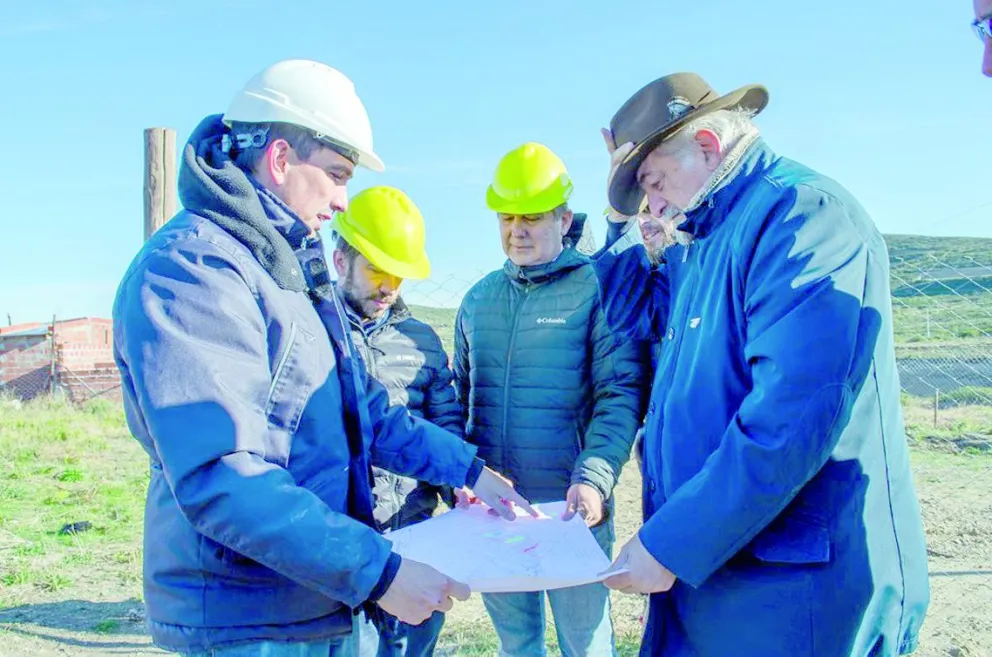 Othar supervisó los avances de obra de la red de agua potable del sector Ex Radio Estación