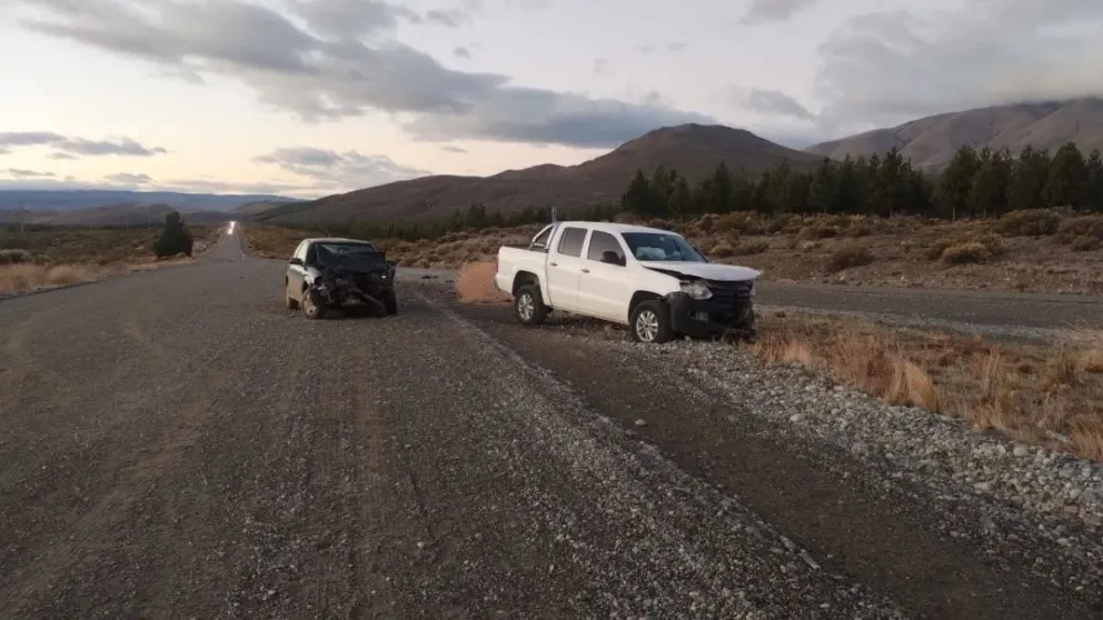 Grave choque frontal en El Maitén: una mujer sufrió fractura de clavícula