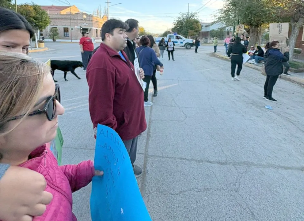 La familia de Emanuel Centeno hizo otra marcha en Gaiman, pidiendo que aparezca con vida