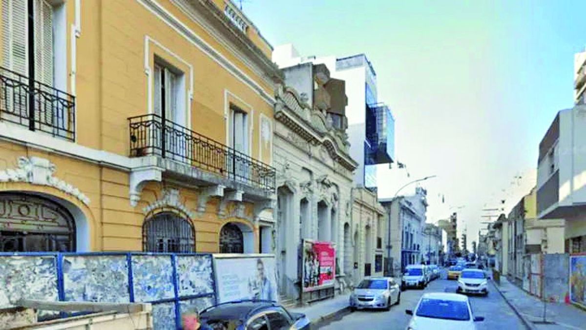 Vecinos alertaron que salía humo de un departamento y la Policía encontró a un hombre calcinado