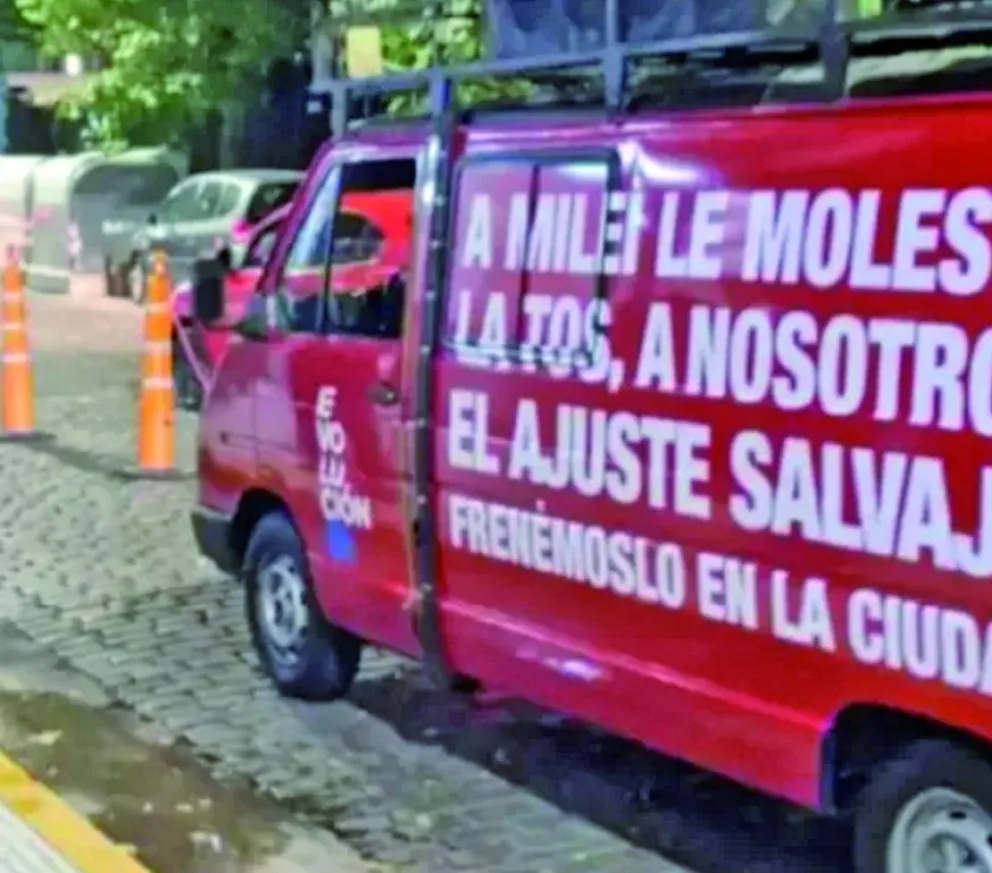 Detuvieron a siete militantes radicales que hacían campaña contra Javier Milei