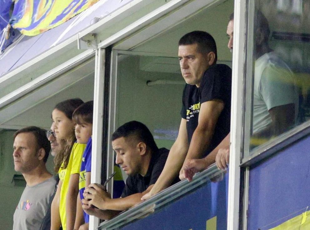 La hinchada de Boca apuntó contra la dirigencia durante la tanda de penales