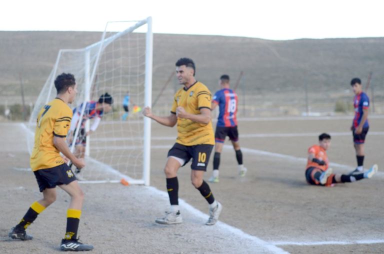 Rada Tilly se afirma en la cima