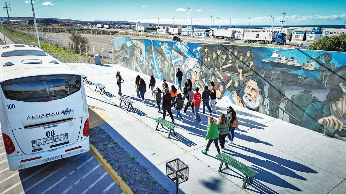 Más de 200 estudiantes visitaron el Muelle Almirante Storni en el marco del 30° aniversario de la Administración Portuaria de Puerto Madryn