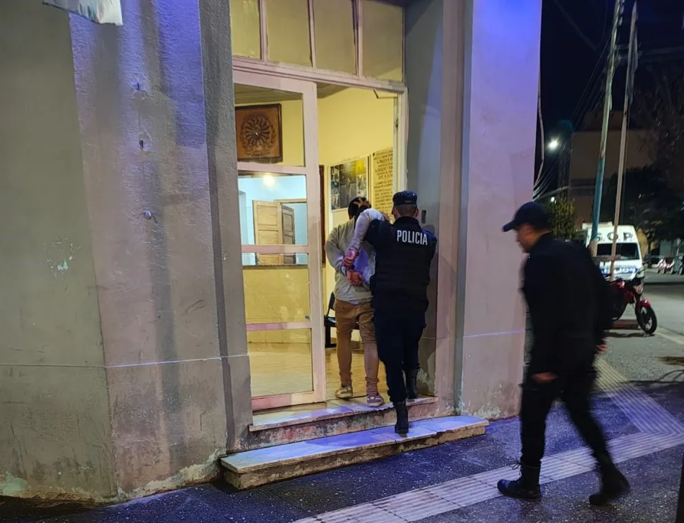 Un hombre atacó al personal de una clínica en Comodoro