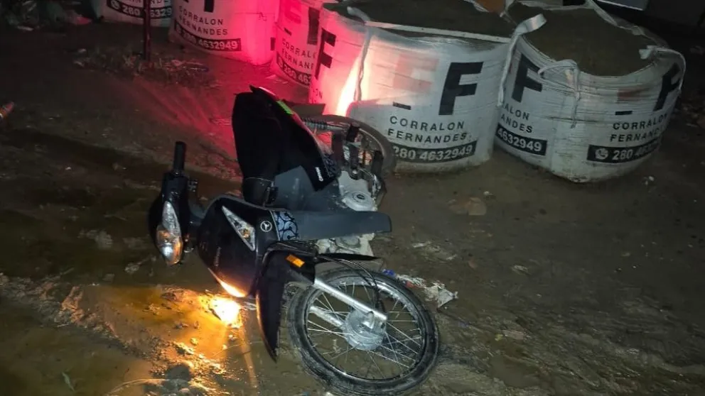 Perdió las llaves de su moto en el centro y se la robaron