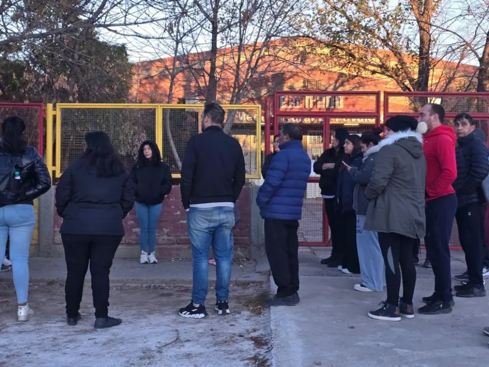 Conmoción en Neuquén: un niño llevó un arma a la escuela y desató el pánico