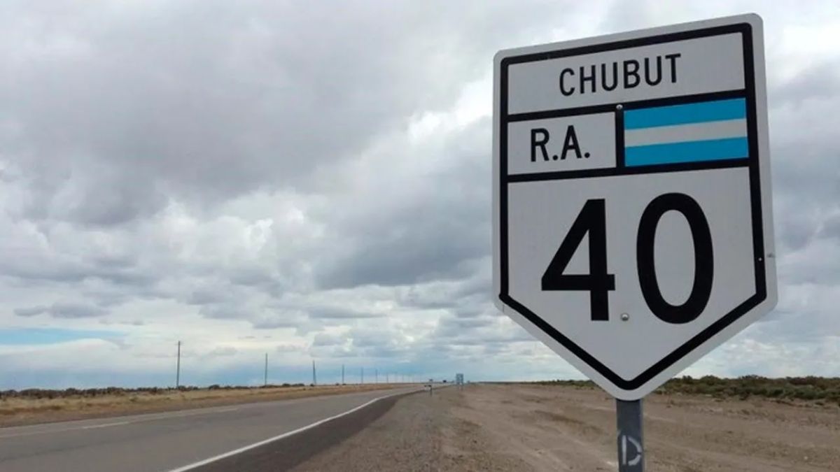 Vuelco en la Ruta 40: una pareja se salvó de milagro cerca de Gobernador Costa