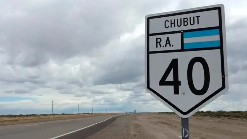 Vuelco en la Ruta 40: una pareja se salvó de milagro cerca de Gobernador Costa