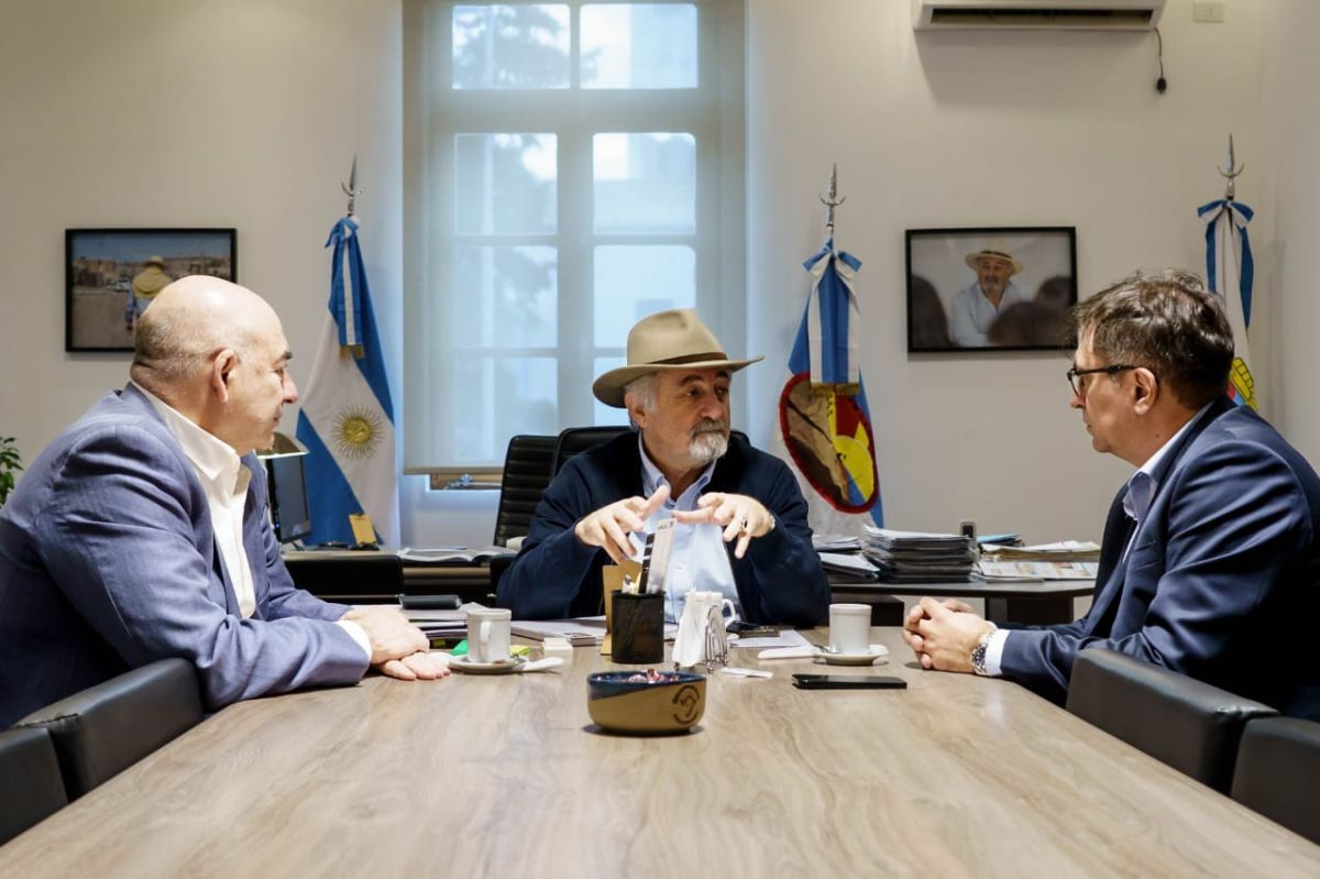 El presidente del STJ de Chubut, Dr. Javier Gastón Raidan, mantuvo una reunión institucional con el intendente Macharashvili 