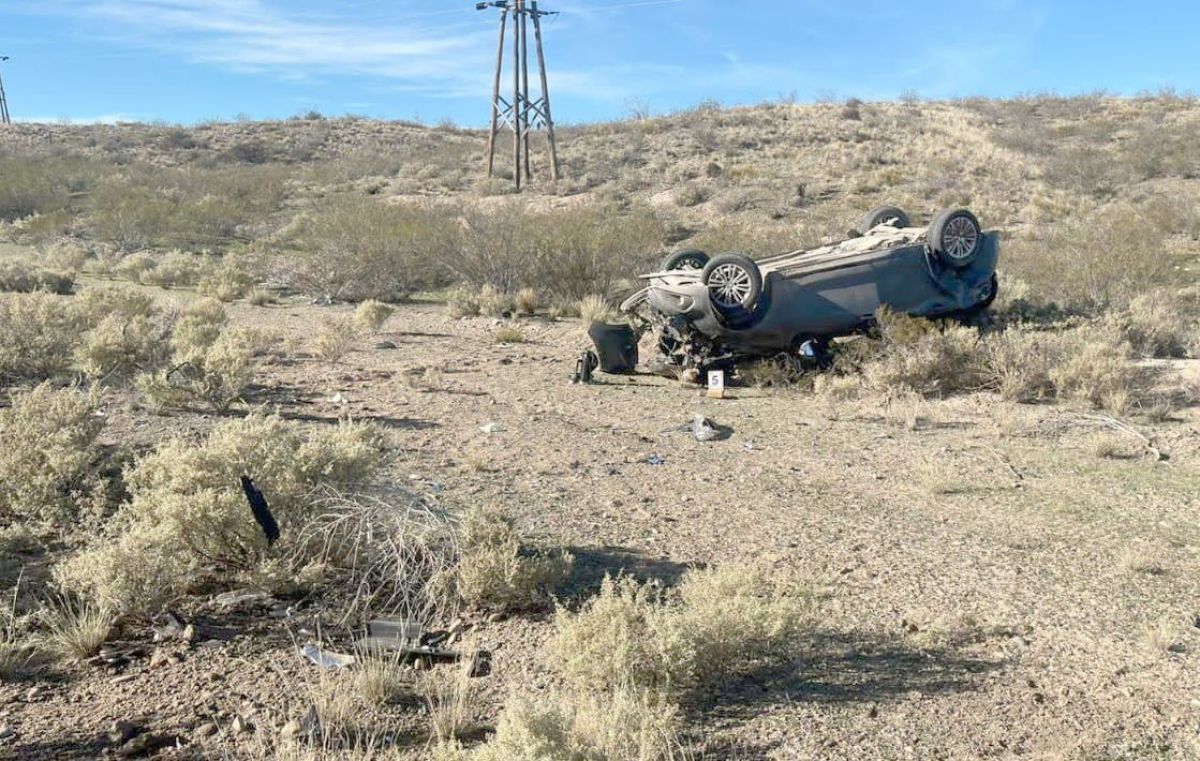 Conductora, su hijo y un acompañante al hospital tras un vuelco en acceso a Dolavon