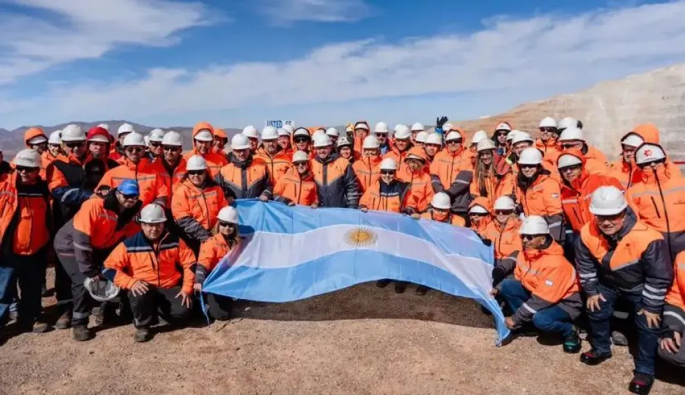San Juan: Celebración del Día de la Minería en Veladero